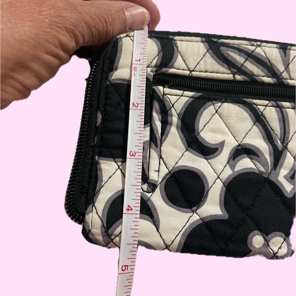 Vera Bradley Black and White Floral Zipper Wallet. - Picture 4 of 7